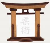 Tanno Design® Japan Torii Tor Hisa mit Kanji 22 - Jiu Jitsu - japanisches Standbild birnbaum/nussbraun