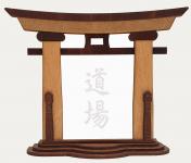 Tanno Design® Japan Torii Tor Hisa mit Kanji 38 - Dojo - japanisches Standbild birnbaum/nussbraun